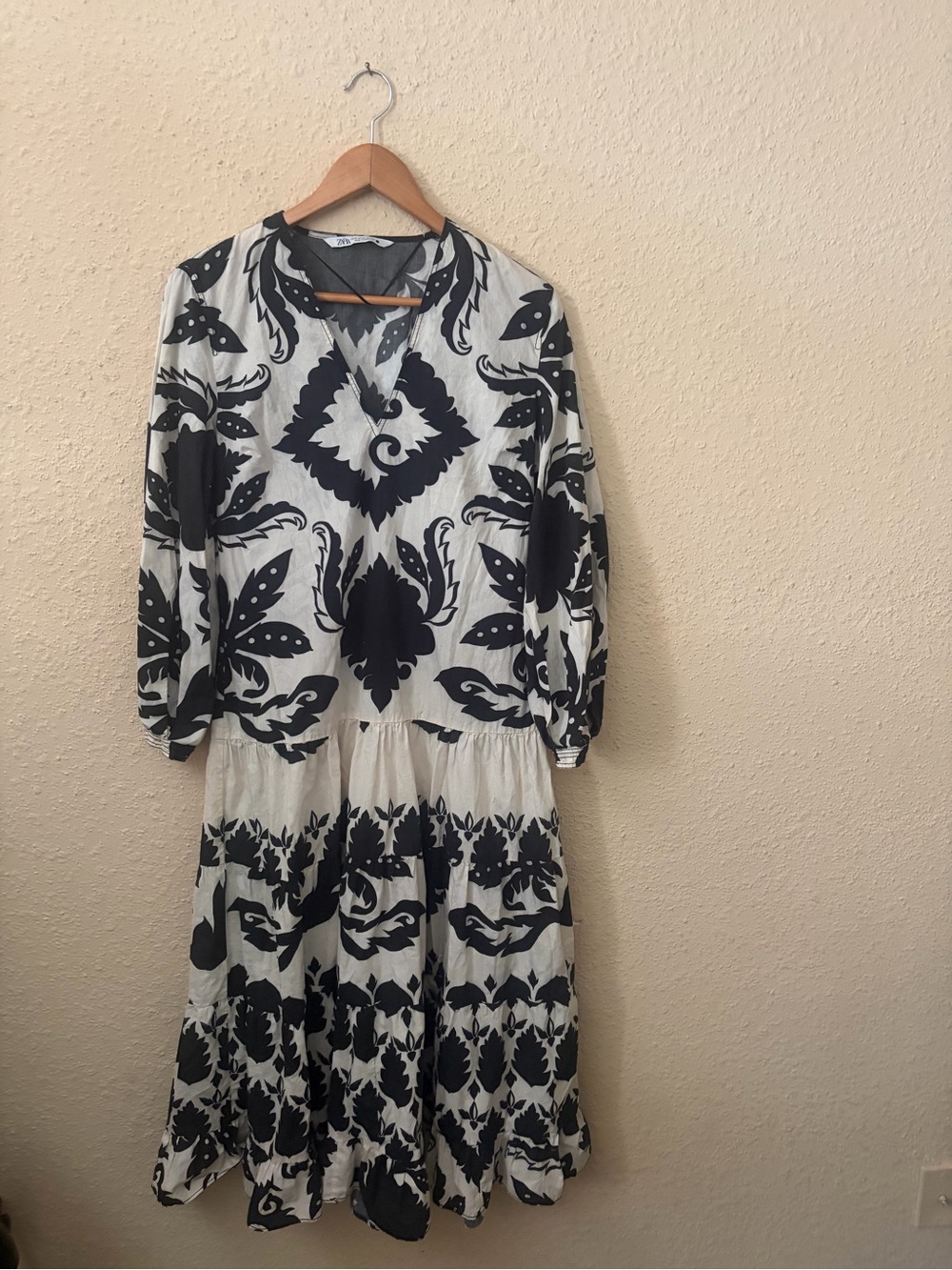 Zara Black and White Long Sleeve V-Neck Midi Dress